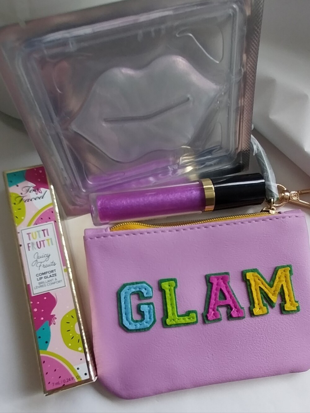 6pc Bundle! Ipsy, Too Faced, Revlon, Carolina Herrera